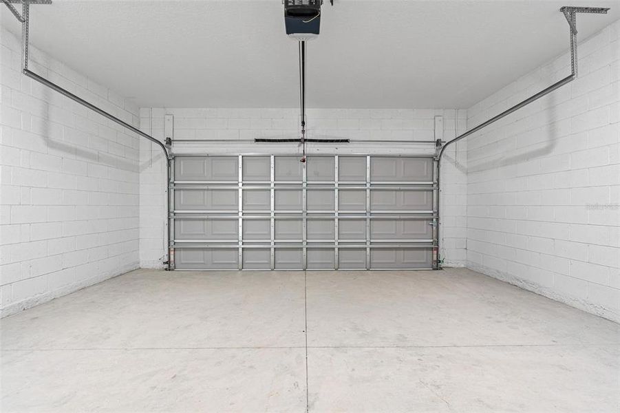 Spacious, unfurnished interior of a new home in , Ocala (Image 23).
