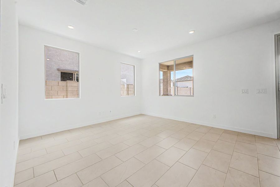 Spacious, unfurnished interior of a new home in Bentridge, Buckeye (Image 8).