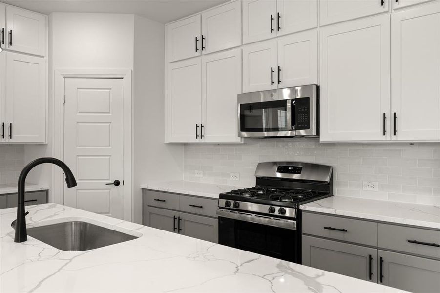 408 Dylan- Kitchen-4 408 Dylan- Kitchen-4