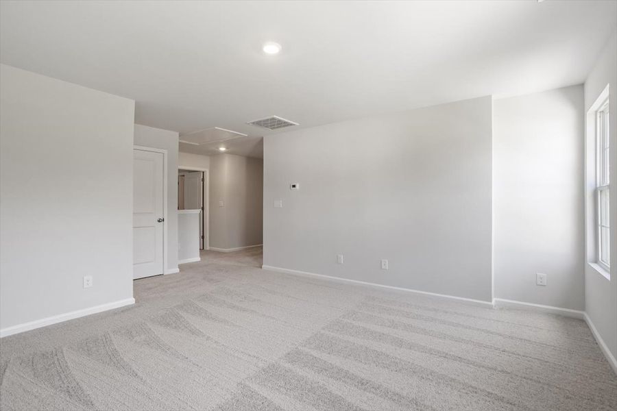 Spacious, unfurnished interior of a new home in Cambridge Reserve, Angier (Image 29).