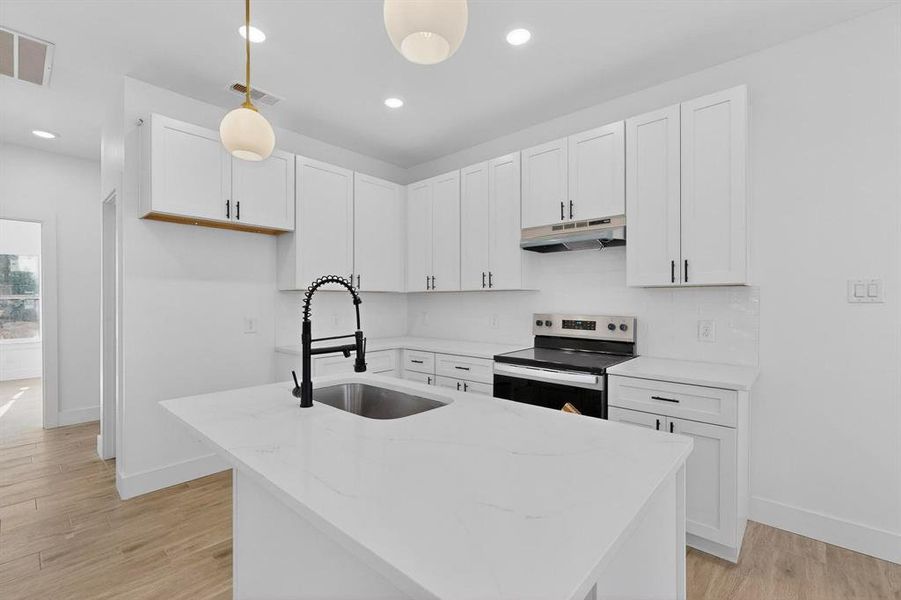 Furnished interior view inside a new home in , Denison (Image 12).