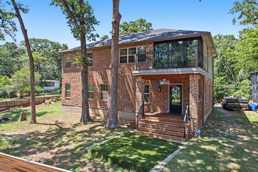 Exterior details and patio area of a home in , Mabank (Image 20).