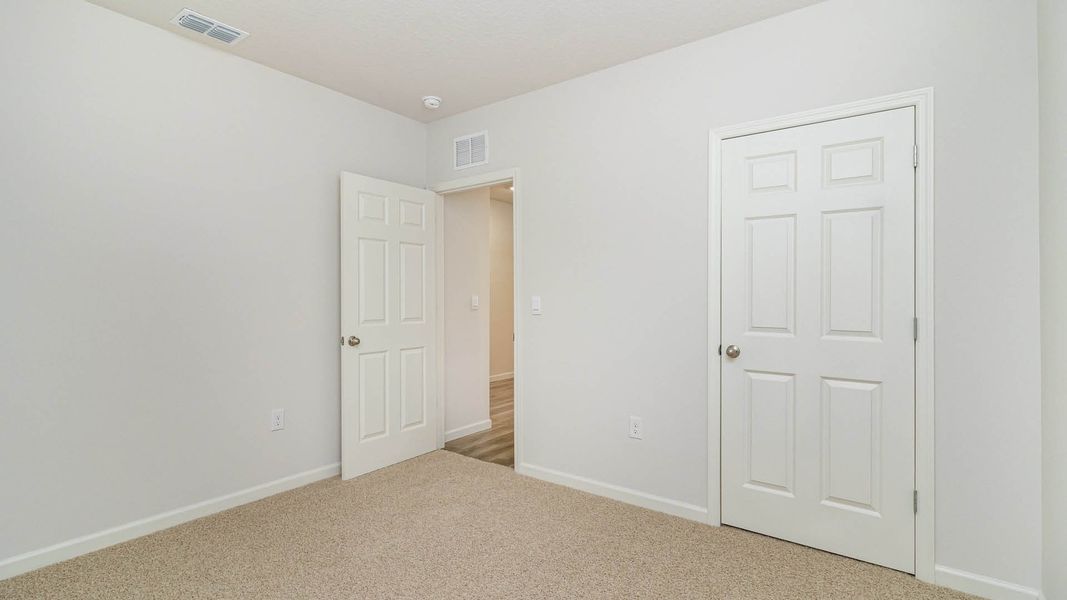 Spacious, unfurnished interior of a new home in Cypress Bay West, Palm Bay (Image 18).