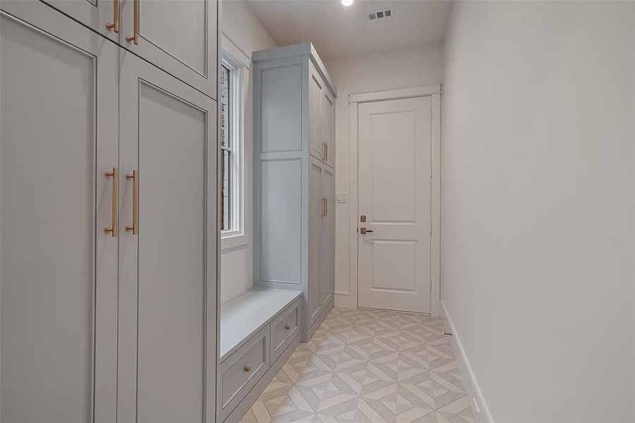 Spacious, unfurnished interior of a new home in , Dallas (Image 29).