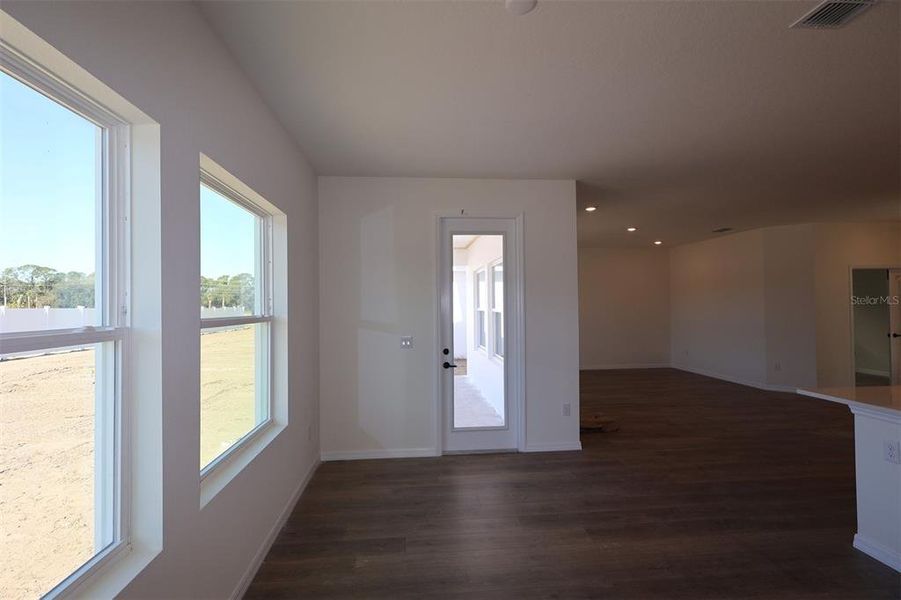Spacious, unfurnished interior of a new home in Eastlyn, Bradenton (Image 13).