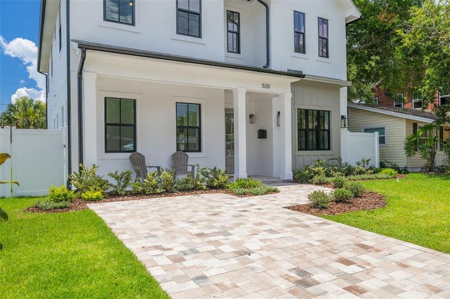 Exterior details and patio area of a home in , St. Petersburg (Image 30).