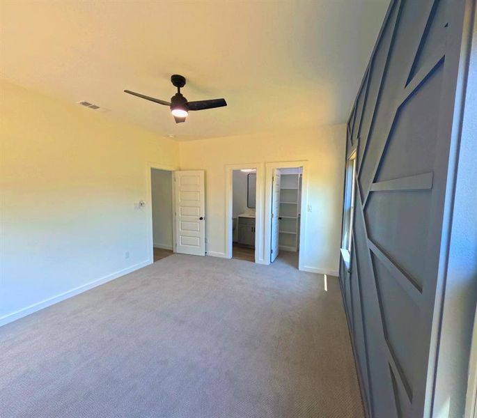 Spacious, unfurnished interior of a new home in , Paris (Image 19).