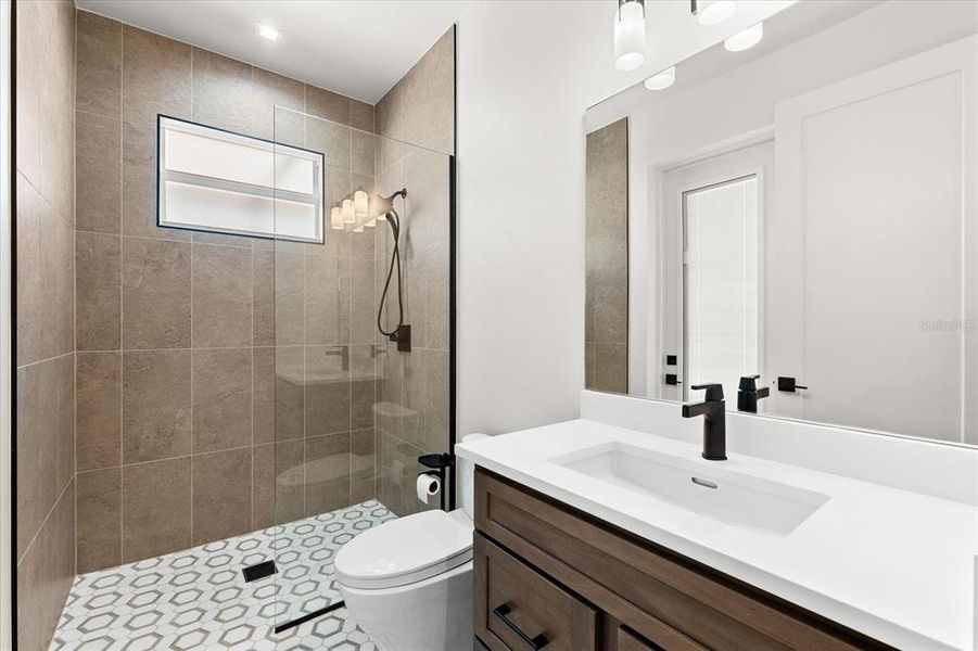 Furnished interior view inside a new home in , Port Charlotte (Image 40).