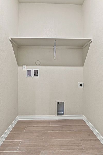 Representative unfurnished interior of a home built from the Sandstone by View Homes in Paseos Del Este, El Paso (Image 29).