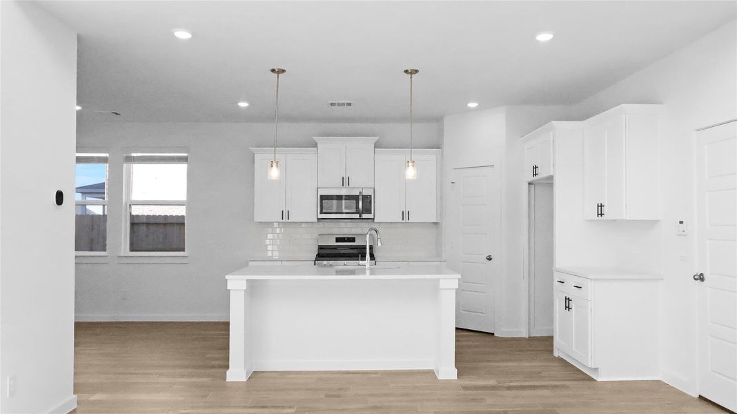 Kitchen, Quartz countertops, tiled backsplash