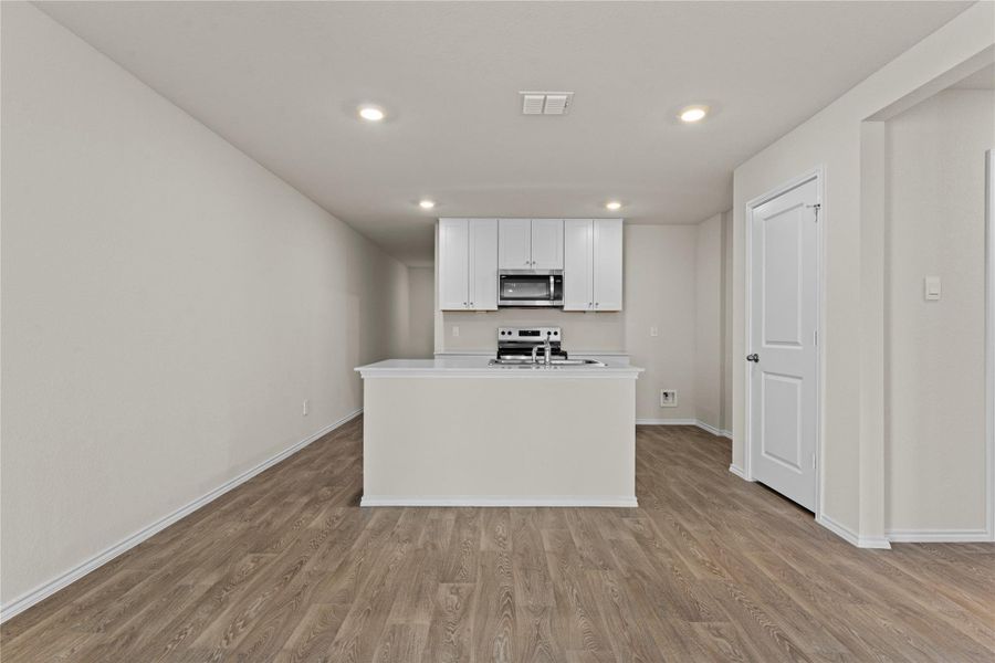 Furnished interior view inside a new home in Ladera, Luling (Image 5).
