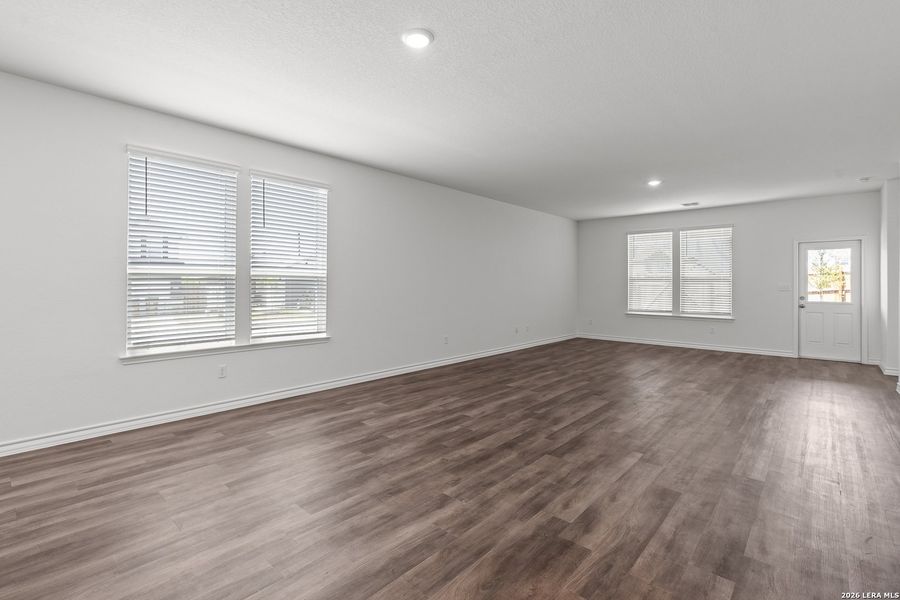 Spacious, unfurnished interior of a new home in Horizon Ridge, San Antonio (Image 16).