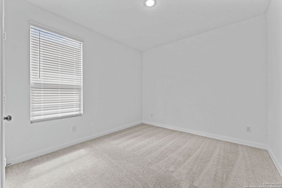 Spacious, unfurnished interior of a new home in Steelwood Trails: Coastline Collection, New Braunfels (Image 18).