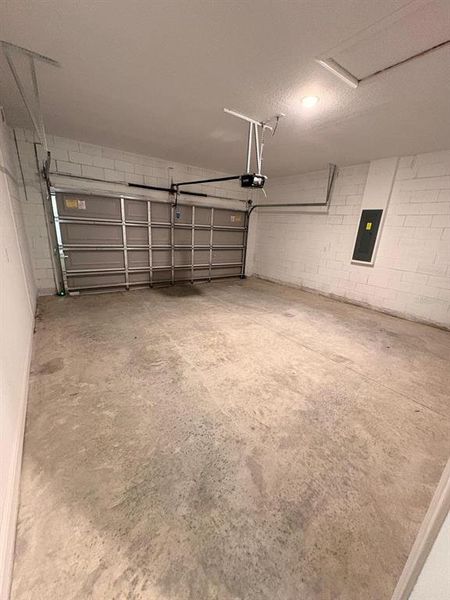 Spacious, unfurnished interior of a new home in , Citrus Springs (Image 16).