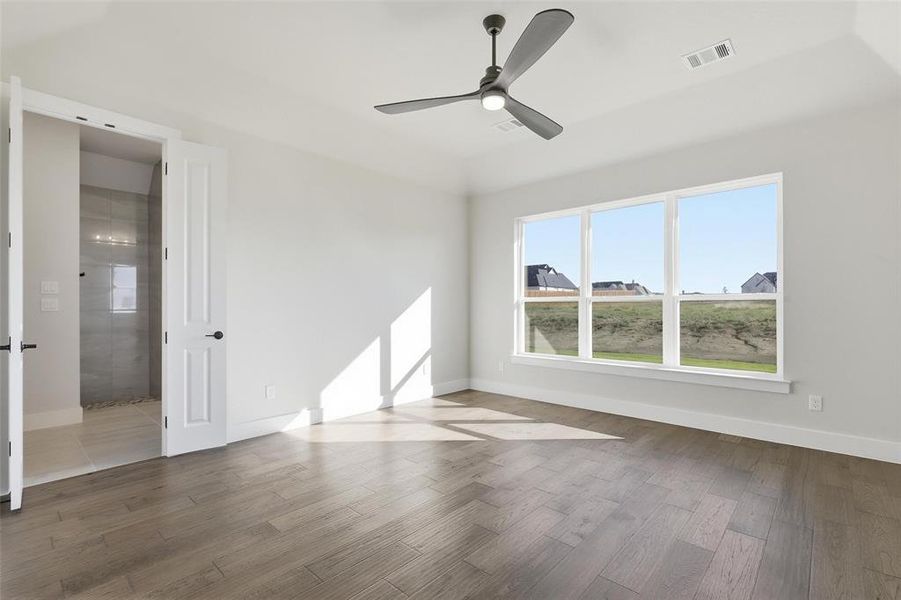Spacious, unfurnished interior of a new home in Aledo Heights - Aledo ISD, Aledo (Image 14).