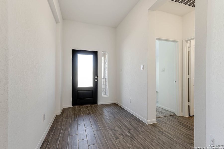 Spacious, unfurnished interior of a new home in Johnson Ranch: Brookstone II Collection, Bulverde (Image 23).