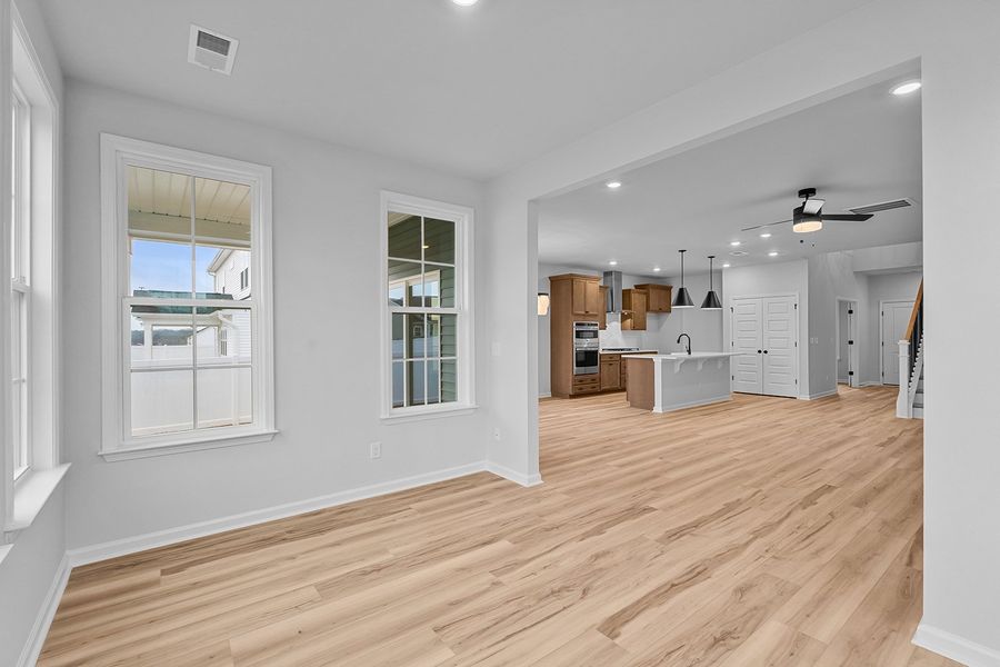 Spacious, unfurnished interior of a new home in Fieldstone, Lexington (Image 33).