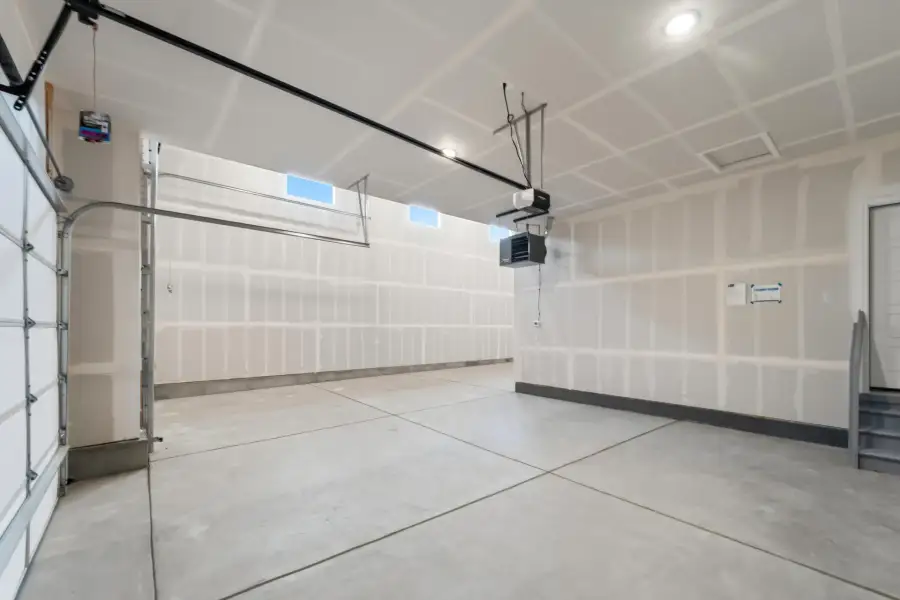 Spacious, unfurnished interior of a new home in Hudson Hills, Hudson (Image 30).