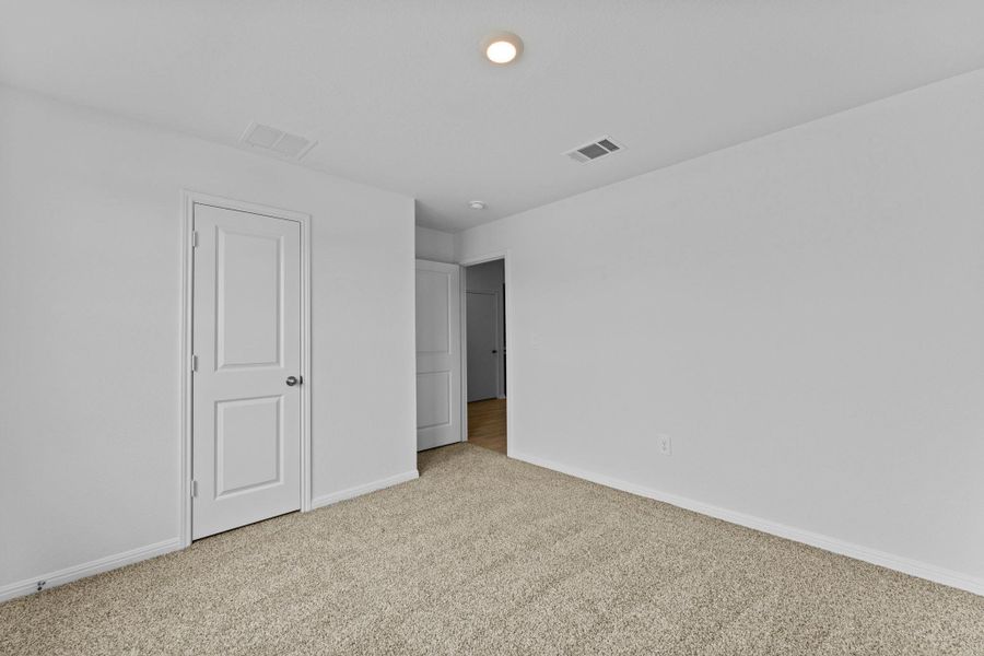 Spacious, unfurnished interior of a new home in Bar W Ranch, Leander (Image 18).