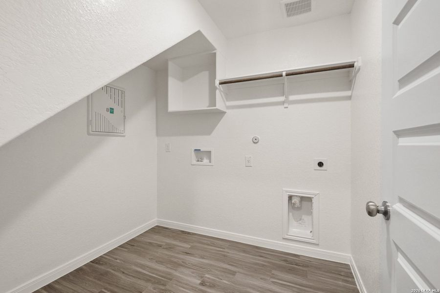 Spacious, unfurnished interior of a new home in Swenson Heights, Seguin (Image 14).