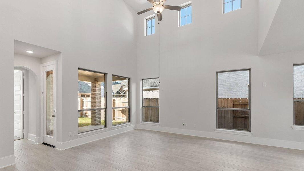Spacious, unfurnished interior of a new home in Candela, Richmond (Image 27).