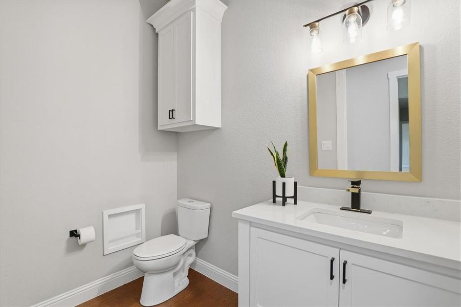 Furnished interior view inside a new home in , Waxahachie (Image 32).