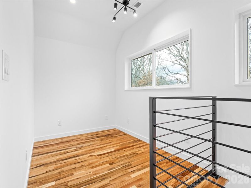 Upper level flex / office space