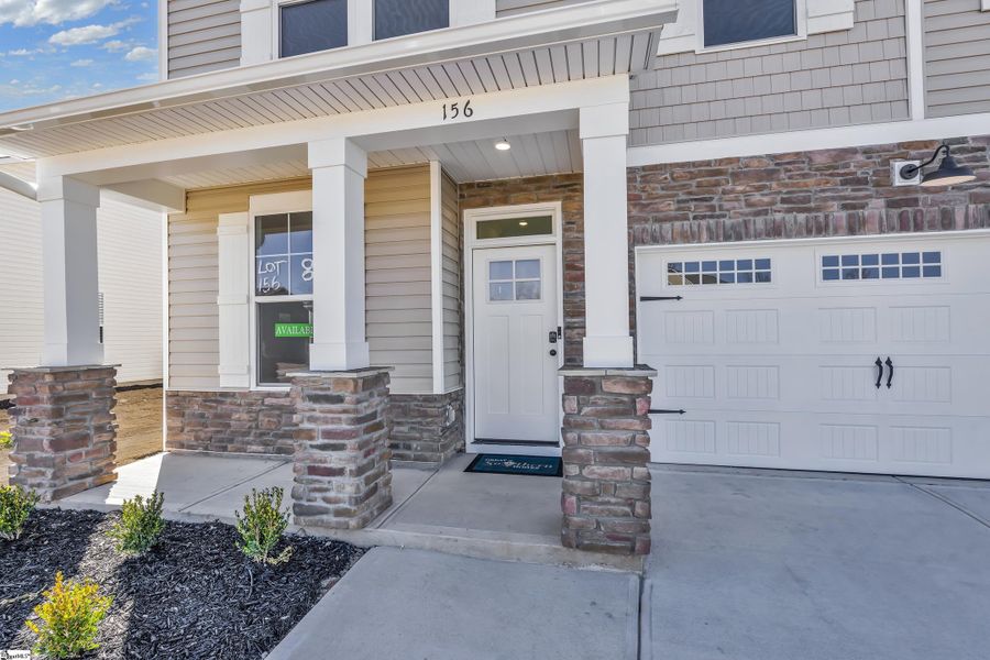 Exterior details and patio area of a home in Lynbrook, Boiling Springs (Image 3).