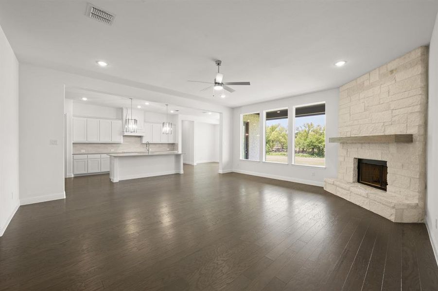 27 Old Crow- Living Room-1 27 Old Crow- Living Room-1