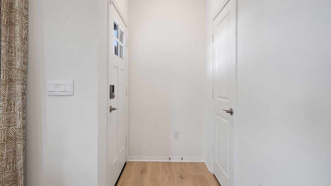 Spacious, unfurnished interior of a new home in Avery Centre, Round Rock (Image 23).