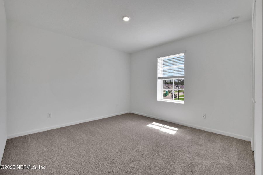 Spacious, unfurnished interior of a new home in Amberly, Green Cove Springs (Image 24).