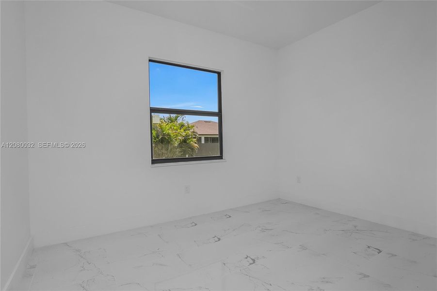 Spacious, unfurnished interior of a new home in , Cape Coral (Image 20).