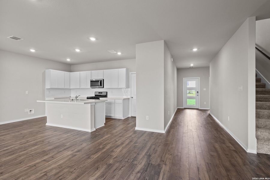 Spacious, unfurnished interior of a new home in Summerlin, San Antonio (Image 24).
