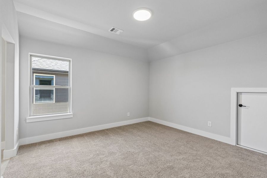 Spacious, unfurnished interior of a new home in Dove Hollow, Waxahachie (Image 27). Spacious, unfurnished interior of a new home in Dove Hollow, Waxahachie (Image 27).