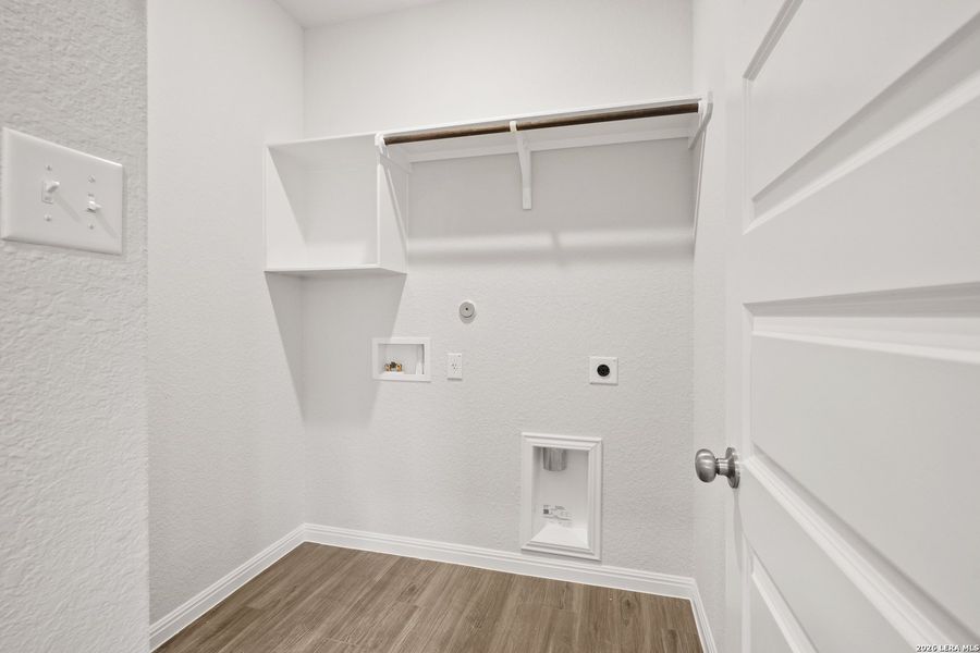 Spacious, unfurnished interior of a new home in Hunters Ranch, San Antonio (Image 25).