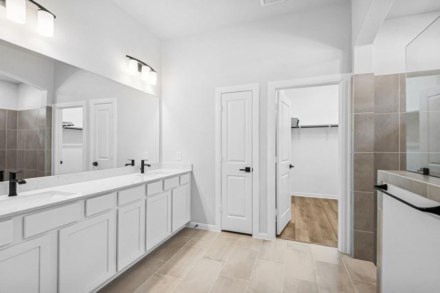 Gladesdale - Salt Flat - Owner's Bathroom