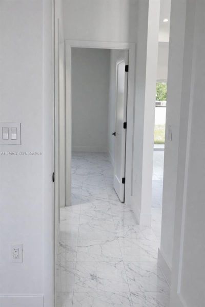 Spacious, unfurnished interior of a new home in , Lehigh Acres (Image 9).