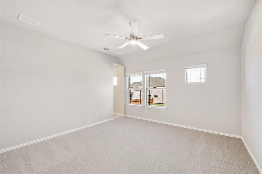 Spacious, unfurnished interior of a new home in Creekview Meadows, Pilot Point (Image 32).