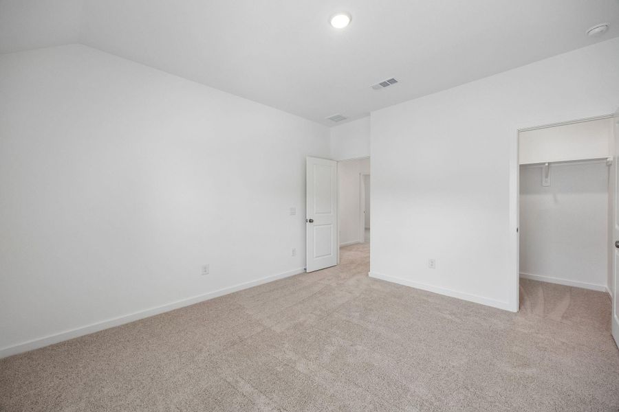 Spacious, unfurnished interior of a new home in Ellerden, Tomball (Image 24).