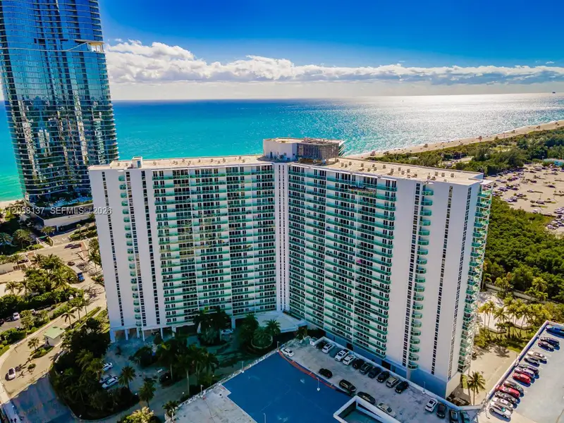 Condo located in Sunny Isles Beach, FL showcasing its design and architecture (Image 3).