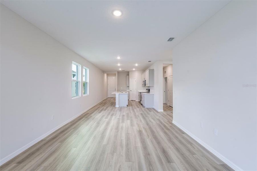 Spacious, unfurnished interior of a new home in Cherrywood Preserve, Ocala (Image 15).