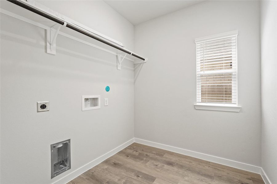 Spacious, unfurnished interior of a new home in Sunterra, Katy (Image 20).