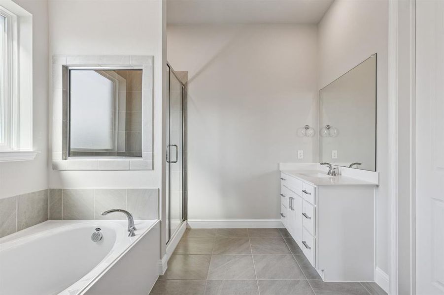 Furnished interior view inside a new home in Venetian, Weston (Image 4).