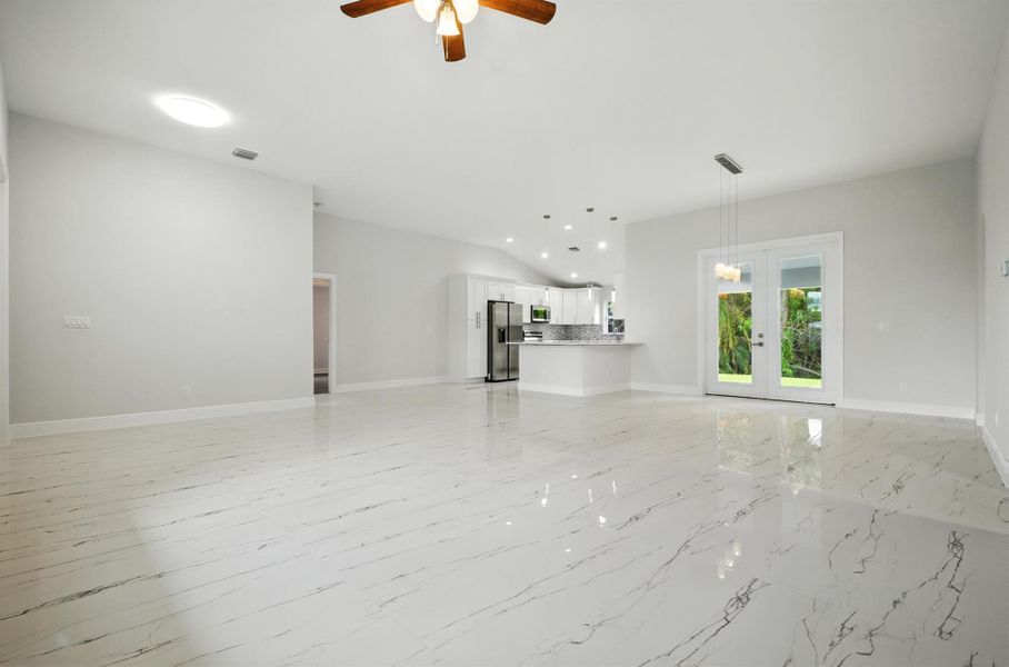 Spacious, unfurnished interior of a new home in , Fort Pierce (Image 14).