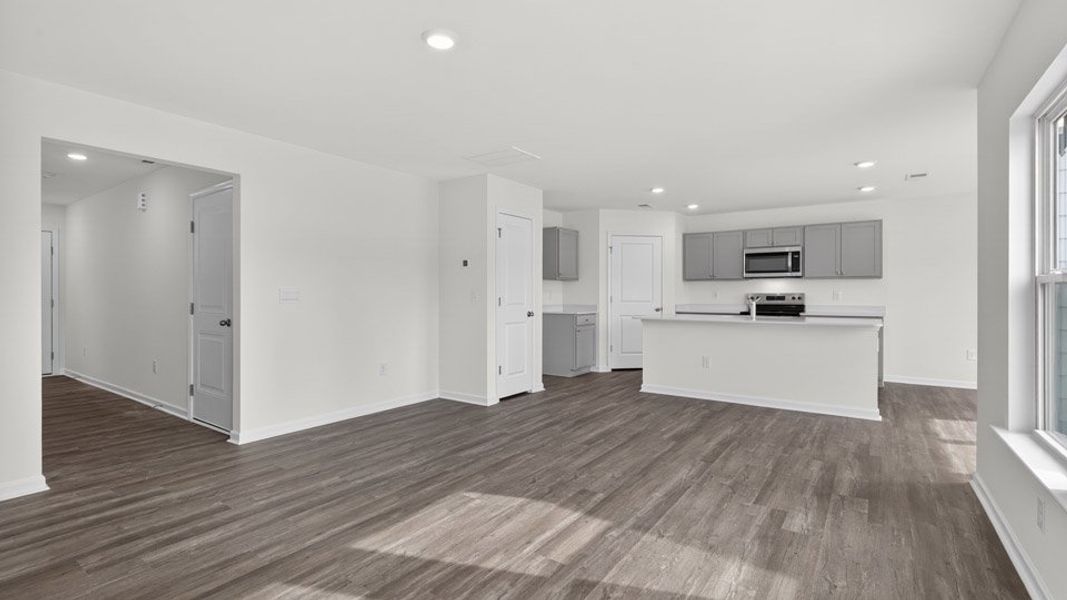 Spacious, unfurnished interior of a new home in Faircrest, Greensboro (Image 13).
