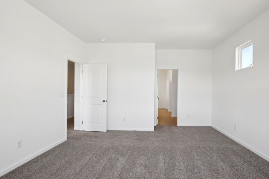 Spacious, unfurnished interior of a new home in Wilson Meadows, Clarksville (Image 30).