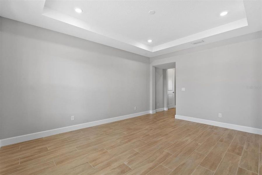 Spacious, unfurnished interior of a new home in Park East at Azario, Bradenton (Image 52). Spacious, unfurnished interior of a new home in Park East at Azario, Bradenton (Image 52).