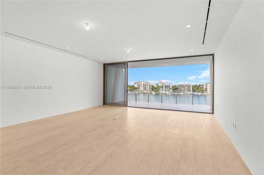 Spacious, unfurnished interior of a new home in , Miami (Image 15).