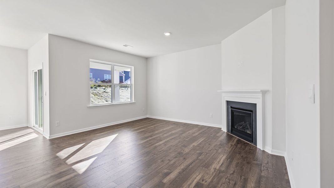 Spacious, unfurnished interior of a new home in Sage Grove, Lyman (Image 18).