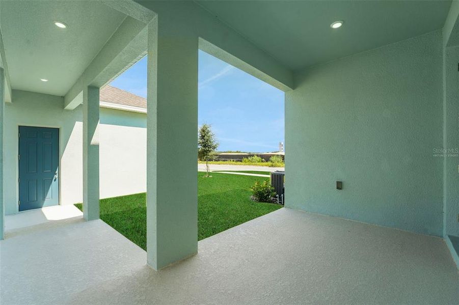 Exterior details and patio area of a home in Crossroads at Kelly Park, Apopka (Image 18).
